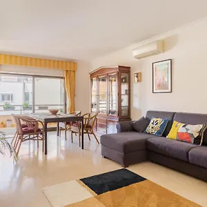 cosy-and-central-cascais-apartment.hotels-lisbon-portugal.com/